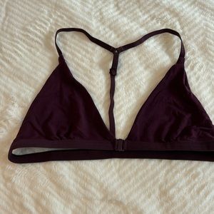 Lululemon burgundy bra could be a size 2-4 can’t find the code .Great condition.